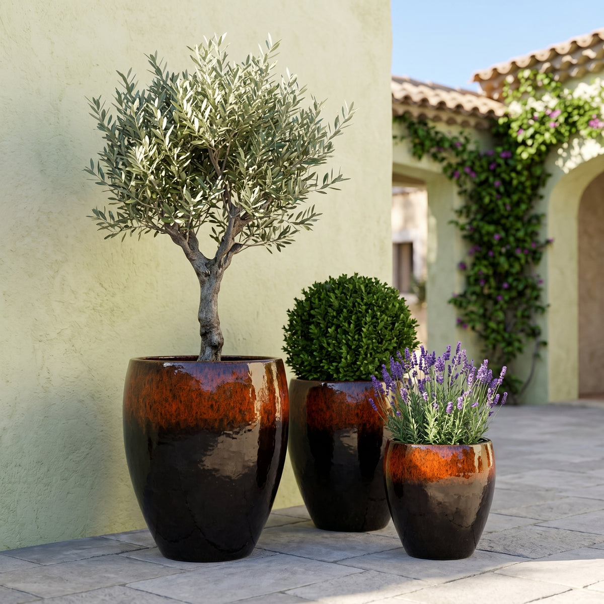 Macetero Poseidon2 36x43 cm negro y naranja de cerámica esmaltada, trío de maceteros en una terraza