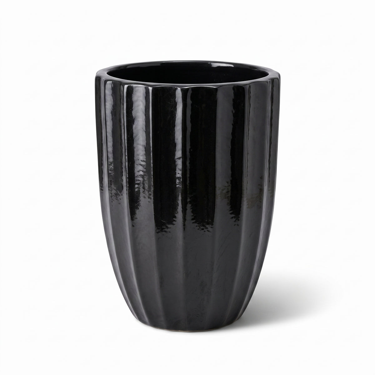 Macetero Hugo decorativo 36x50 cm negro de cerámica esmaltada, vista frontal sobre fondo blanco