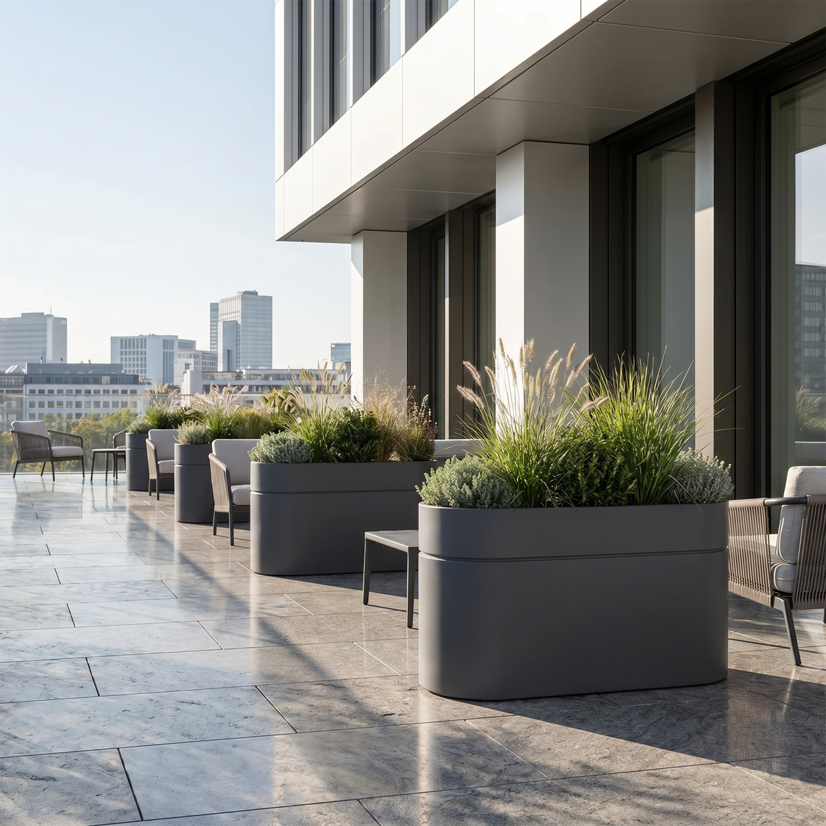 Fioriera Infinity line 40 × 60 cm Antracite in acciaio zincato, terrazza arredata con graminacee