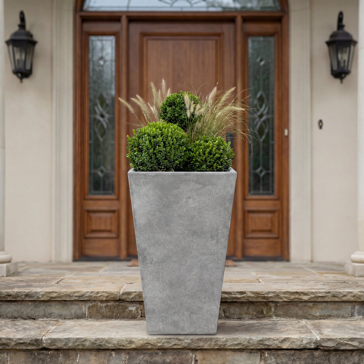 Portavaso preforato Aeris rettangolare Grigio chiaro in calcestruzzo fibrorinforzato, piantumato con bosso e graminacee
