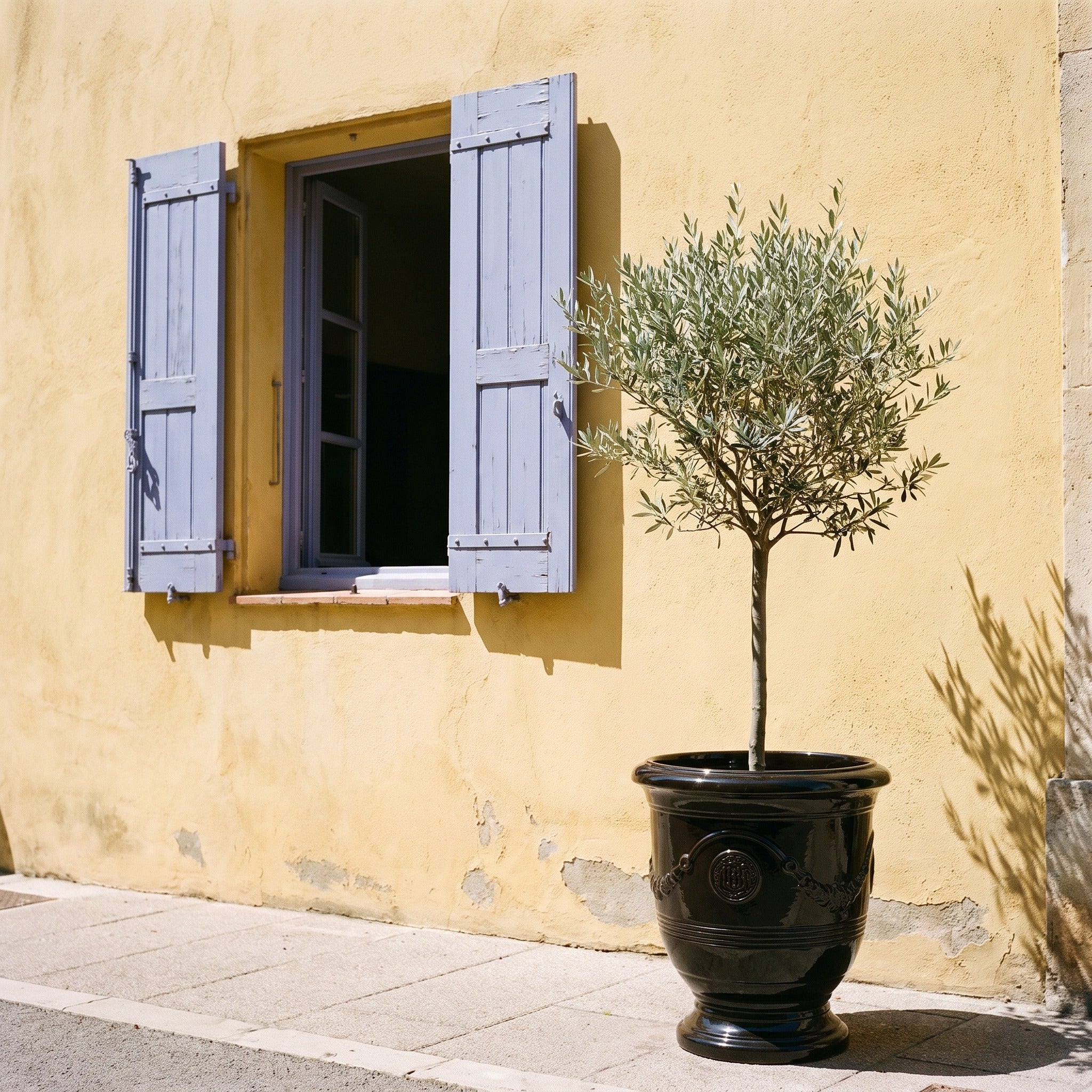 Provencelia RICHELIEU – glazed ceramic outdoor planter, Black, XL 46 × 56 cm