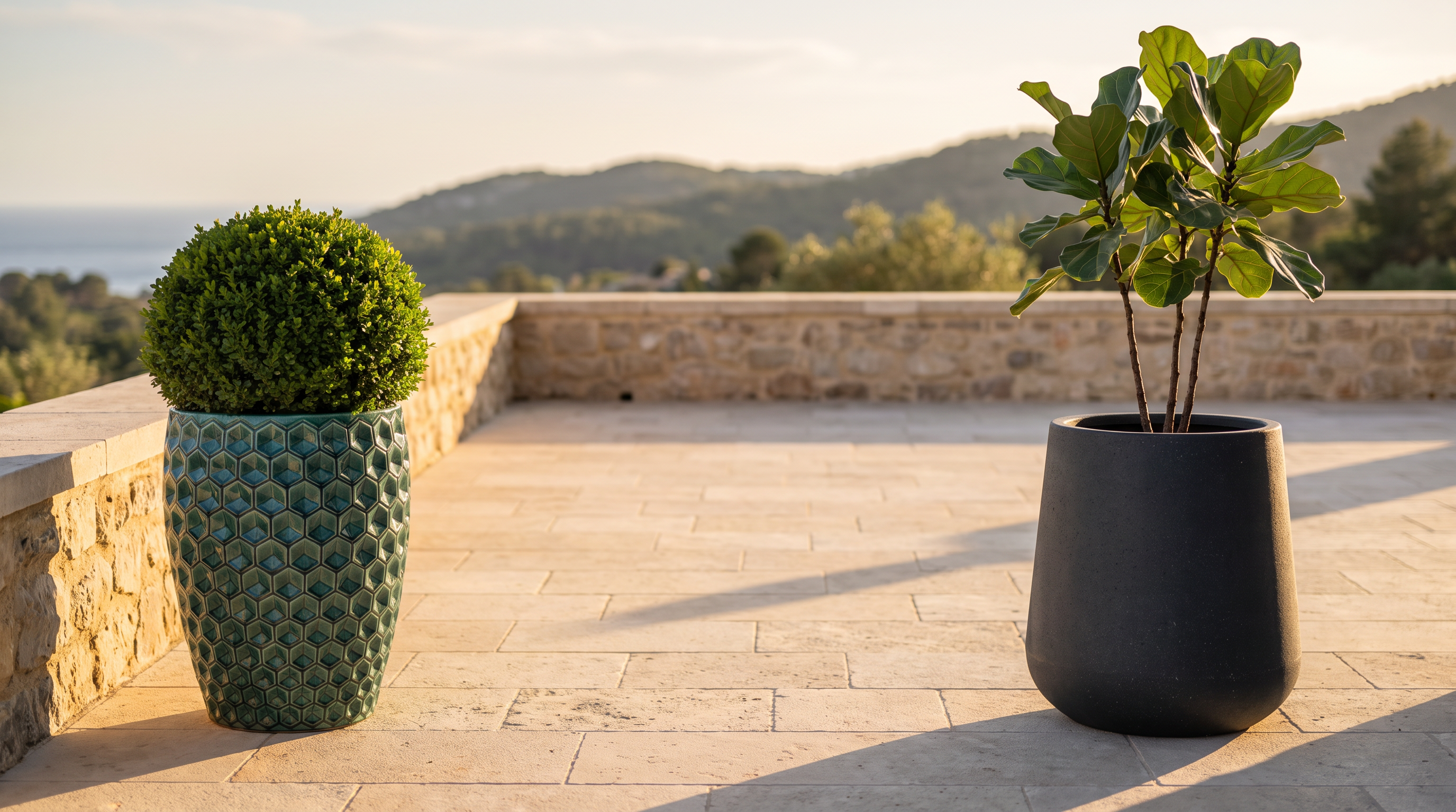 Terre cuite émaillée et Béton fibré recyclé : Composer une Terrasse Harmonieuse