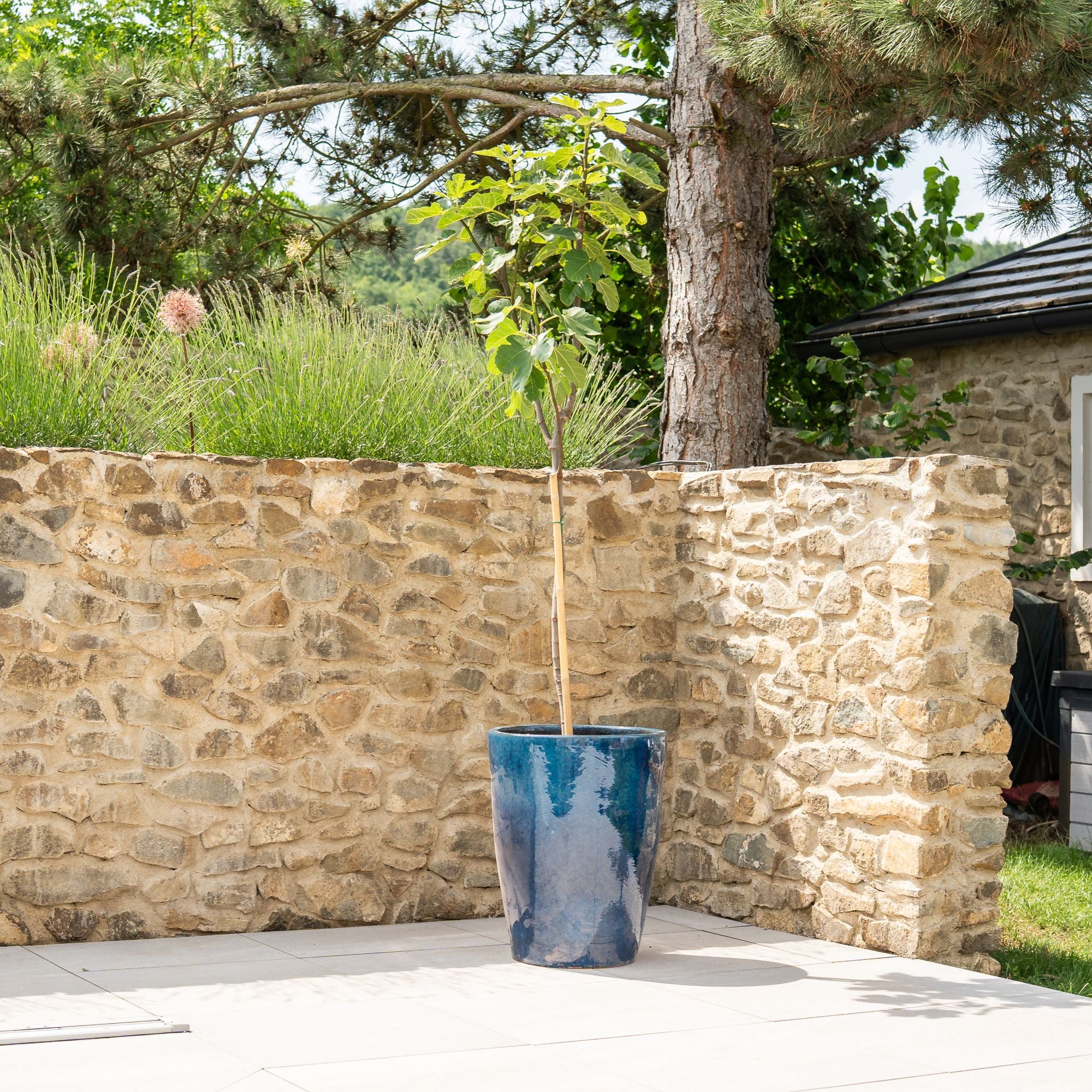 MAZARIN 45x58cm bleu azur, pot de grande taille d'extérieur fait main en terre cuite émaillée, résistant au gel