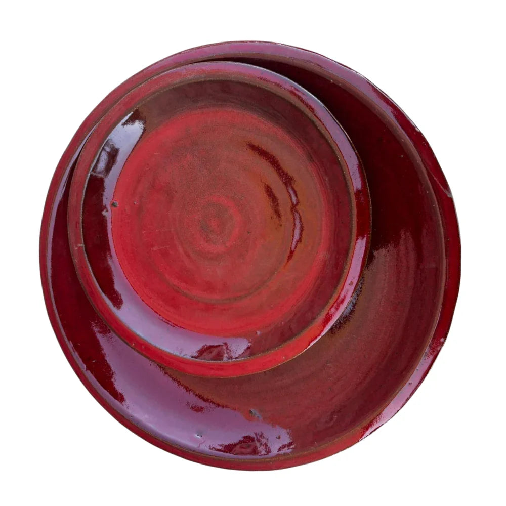 Schotel 24 cm Keizerlijk rood, bovenaanzicht op witte achtergrond