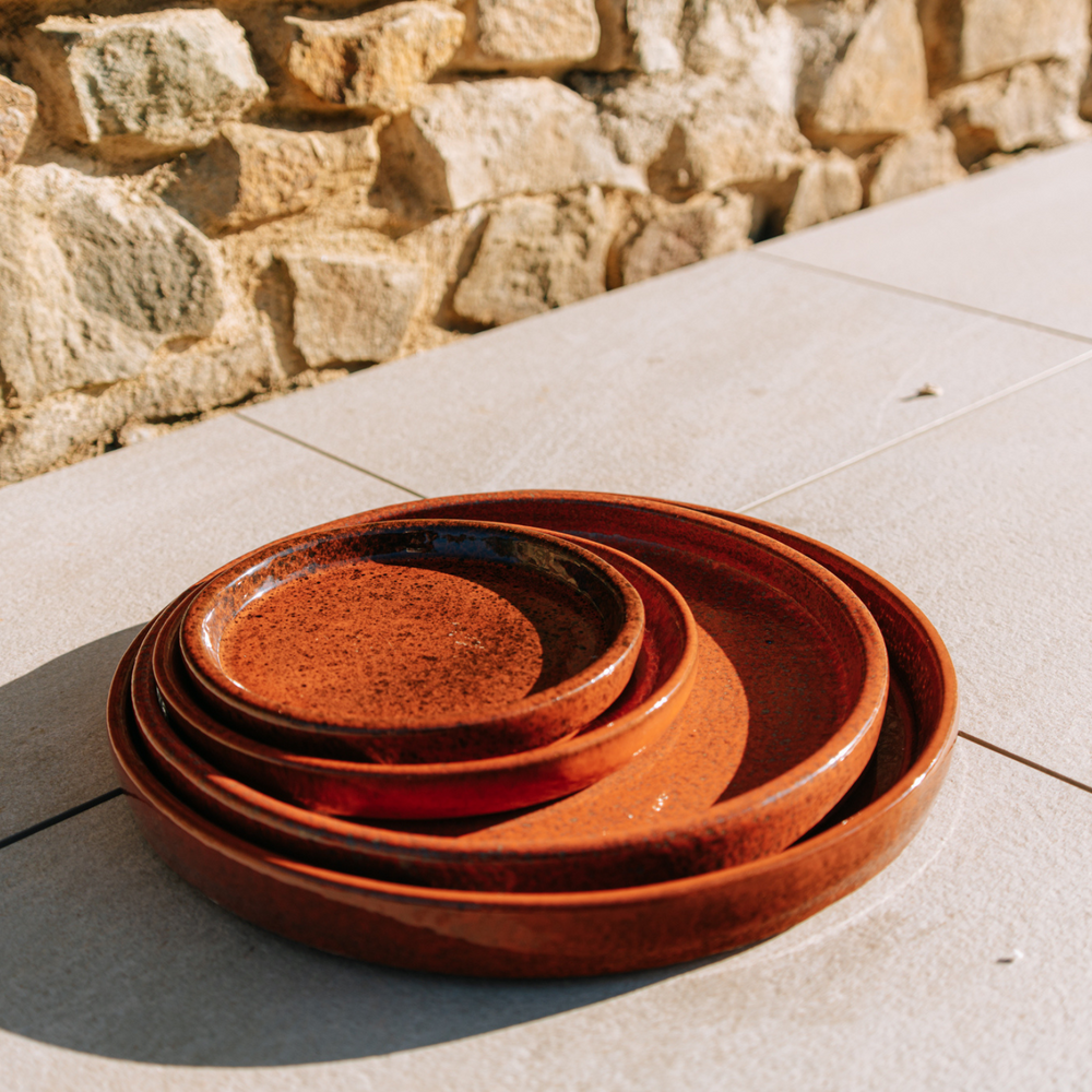 Plato de 21 cm color óxido de otoño hecho a mano en terracota esmaltada