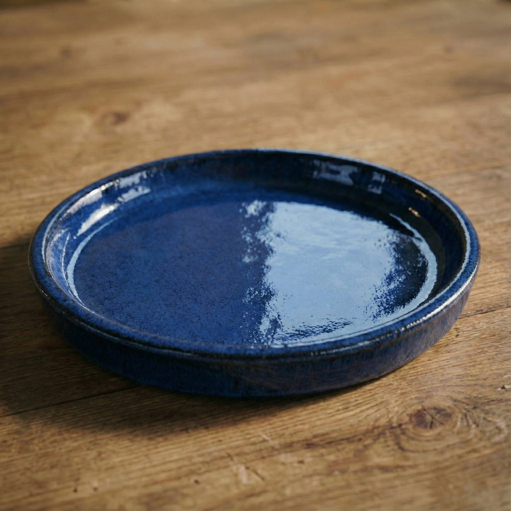 Soucoupe 24cm bleu antique faite à la main en terre cuite émaillée