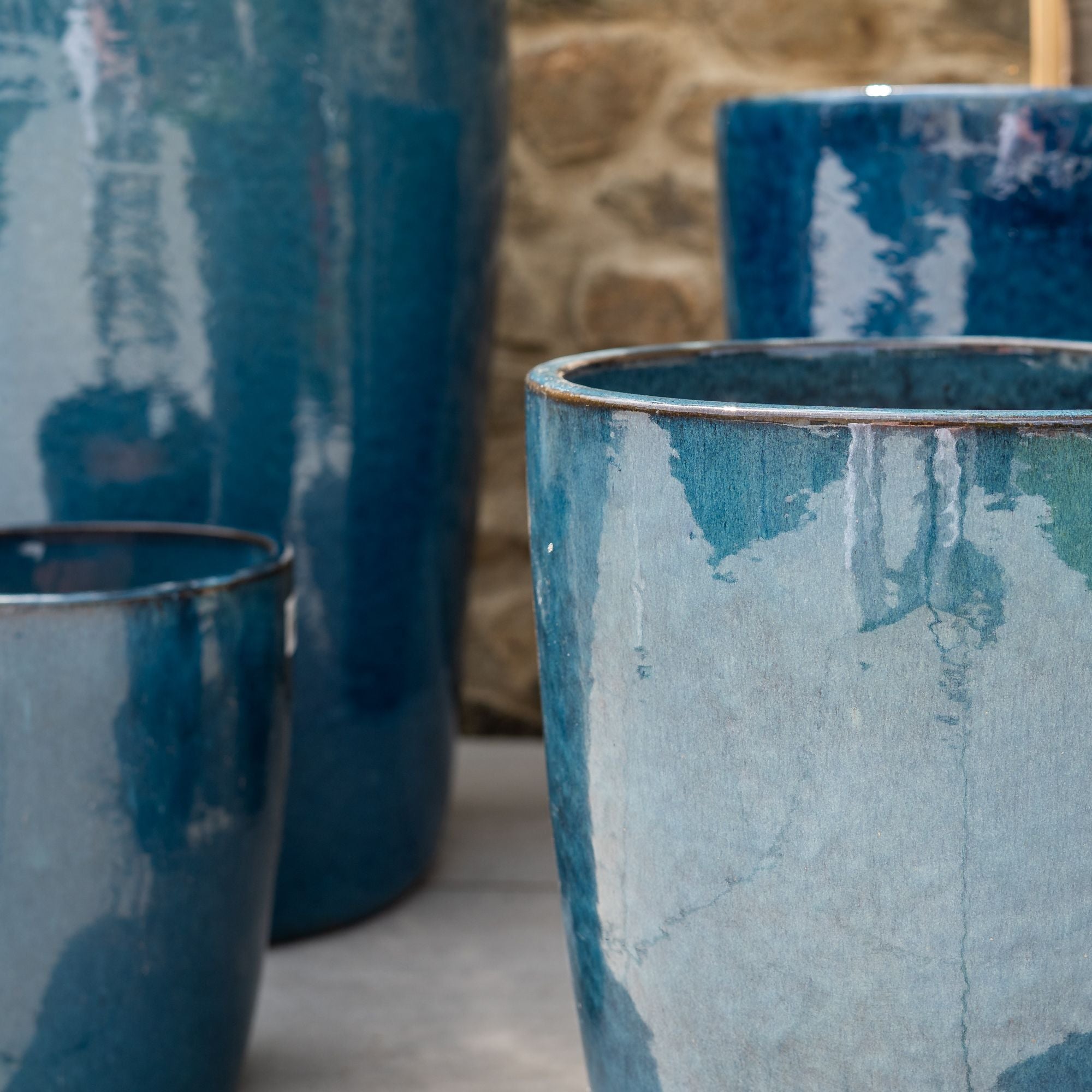 MAZARIN 45x58cm bleu azur, pot de grande taille d'extérieur fait main en terre cuite émaillée, résistant au gel