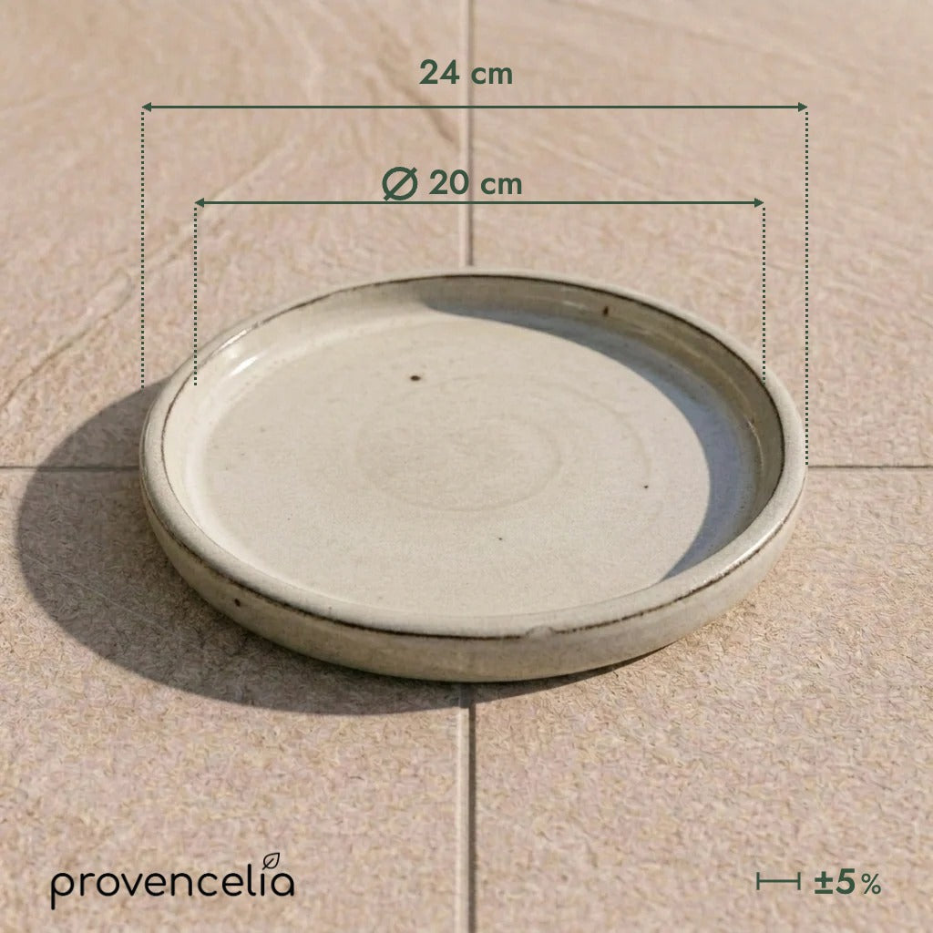 Platillo de 20 cm crema, vista superior sobre suelo embaldosado