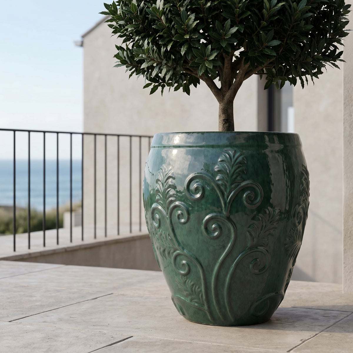 Vaso Gaia 75x78 cm Giada in ceramica smaltata, con albero sulla terrazza