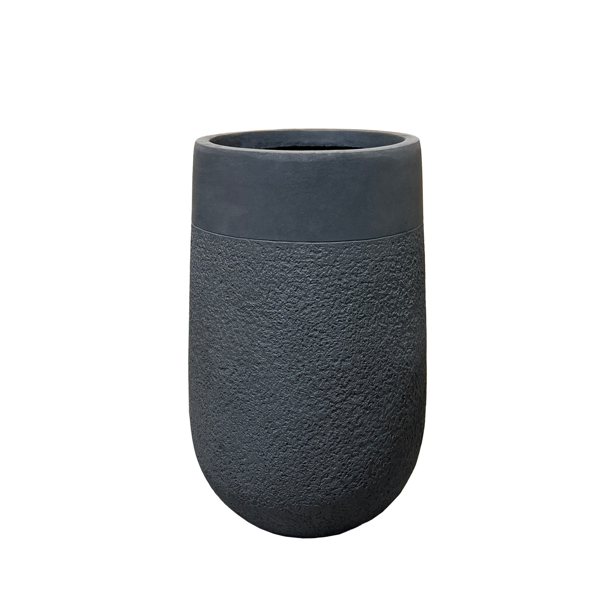 Cache-pot pré percé Opus 53x78 cm gris foncé en béton fibré, vue de face sur fond blanc