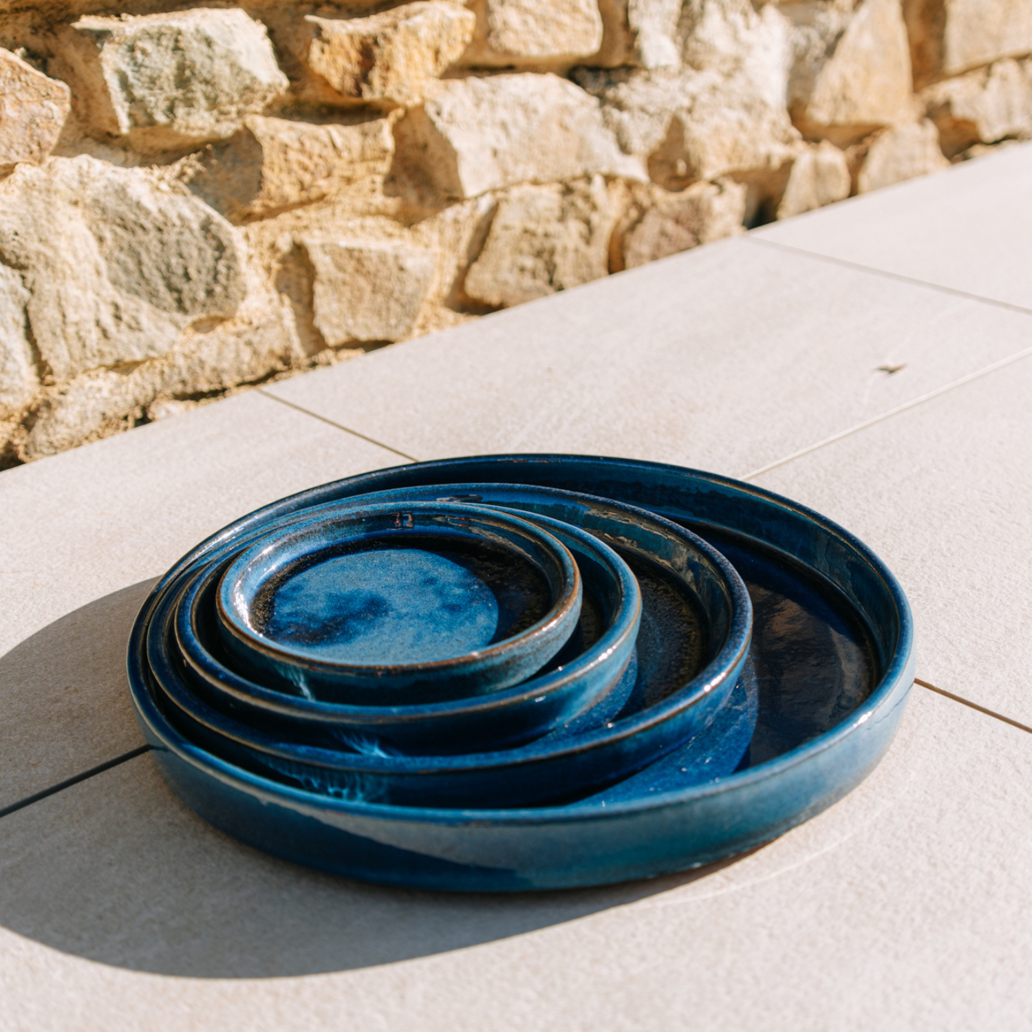 Soucoupe 16cm bleu azur faite à la main en terre cuite émaillée Provencelia