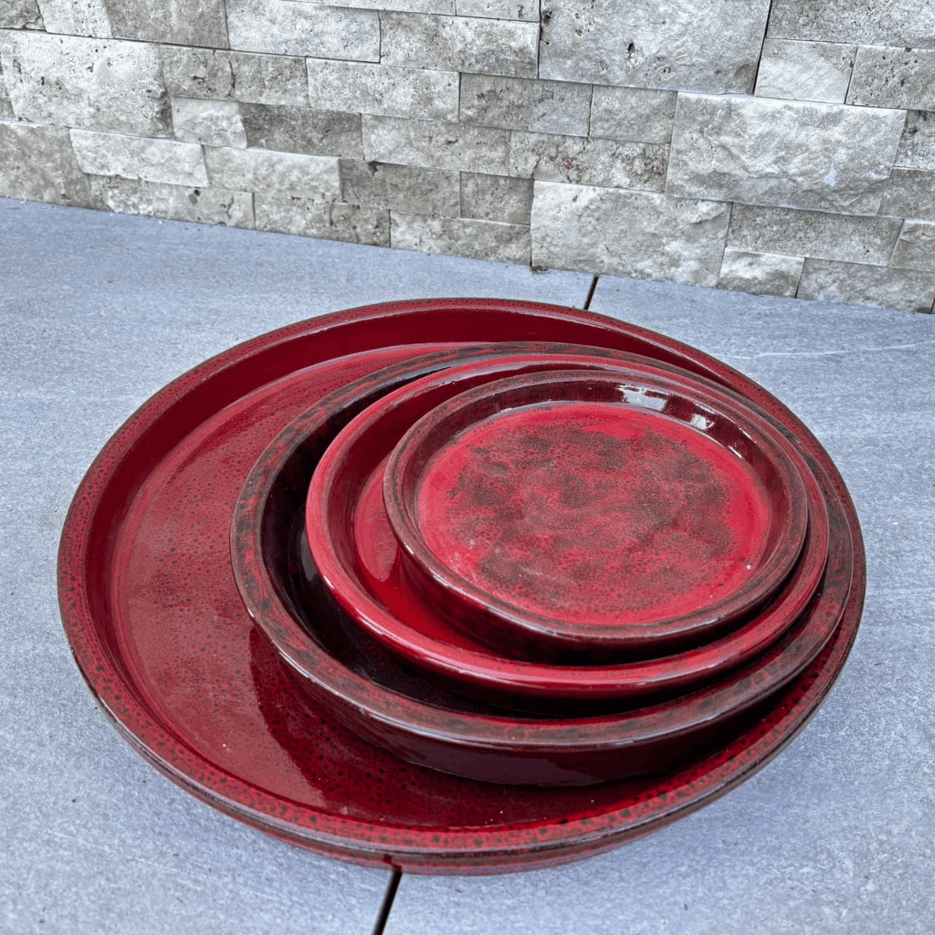 Soucoupe 16cm rouge impérial faite à la main en terre cuite émaillée Provencelia