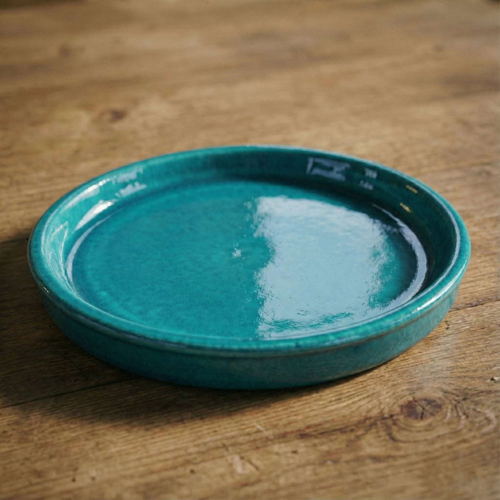 Soucoupe 20cm turquoise faite à la main en terre cuite émaillée