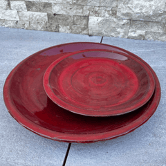 Plato de 25 cm rojo imperial hecho a mano en terracota esmaltada