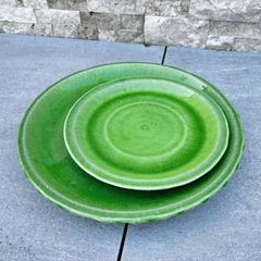 Soucoupe 25cm vert pomme faite à la main en terre cuite émaillée